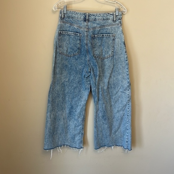 Dynamite High Waisted Wide Leg Raw Hem Light Wash Jeans size 28 - Picture 3 of 10